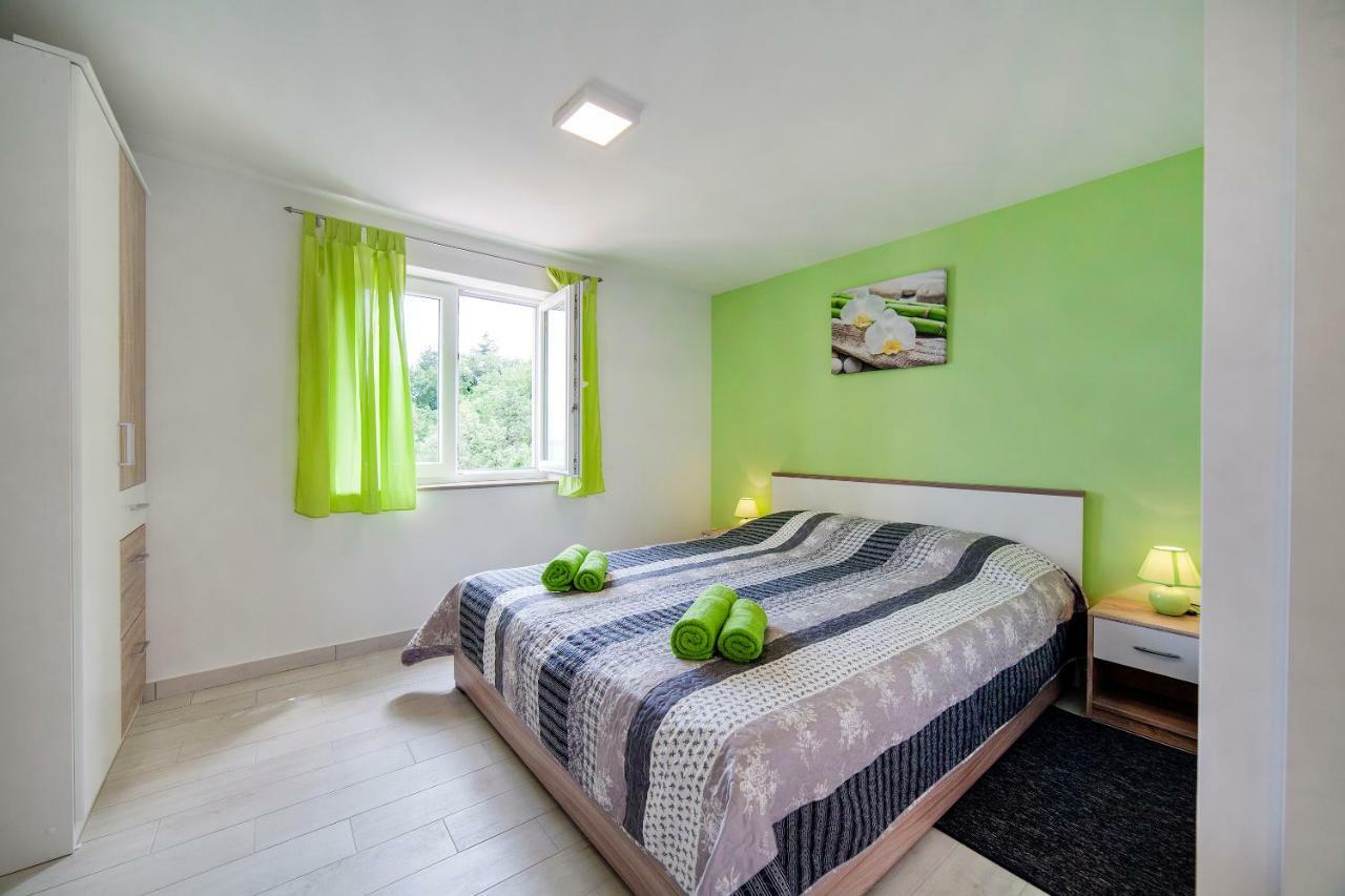 Apartmani Sandra Rovini Mošćenica Exterior foto