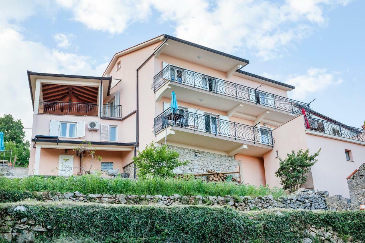 Apartmani Sandra Rovini Mošćenica Exterior foto