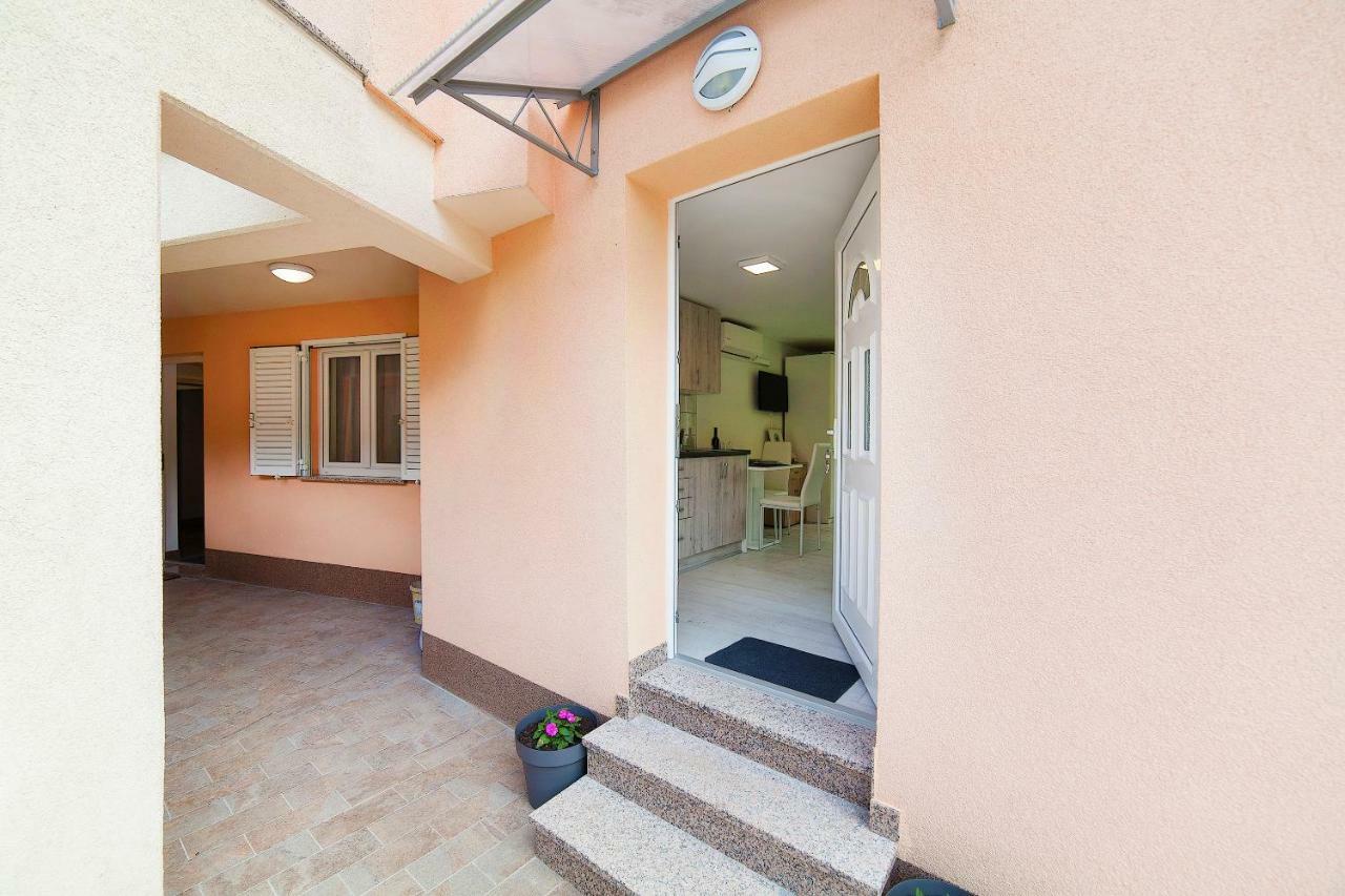 Apartmani Sandra Rovini Mošćenica Exterior foto